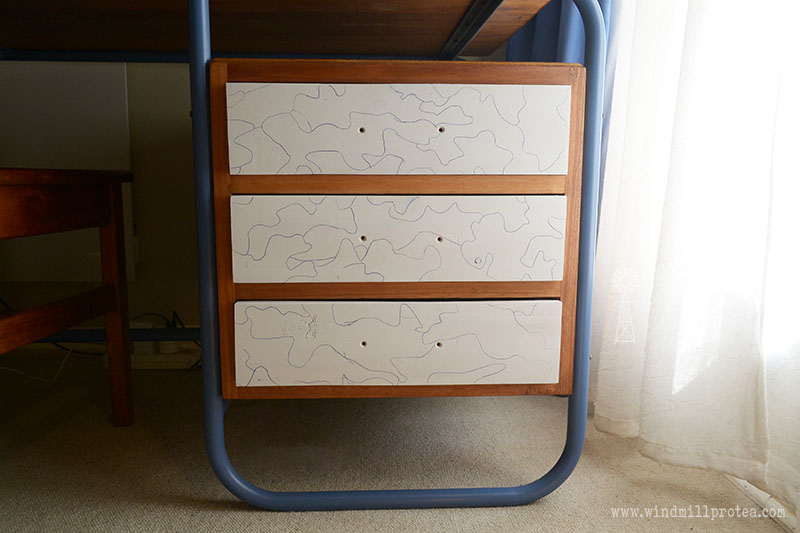 Drawing camouflage patterns on drawers | www.windmillprotea.com